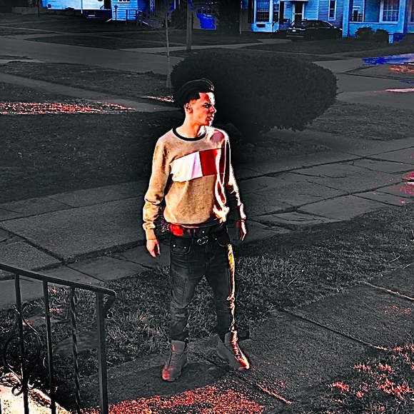 Selling expensive clothing only - Picture 4 of 4